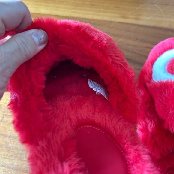 Wondershop Target Red Bullseye Fuzzy Slipper Holiday Large Women's 9-10 Mens 7/8 - Picture 6 of 8
